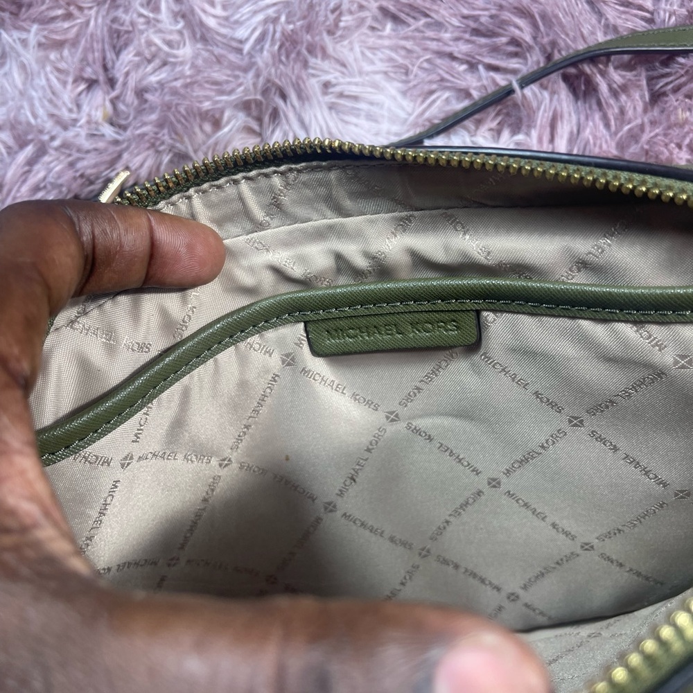 Michael Kors Jet Set Large East West Olive Leather Crossbody Handbag Purse - Picture 5 of 6